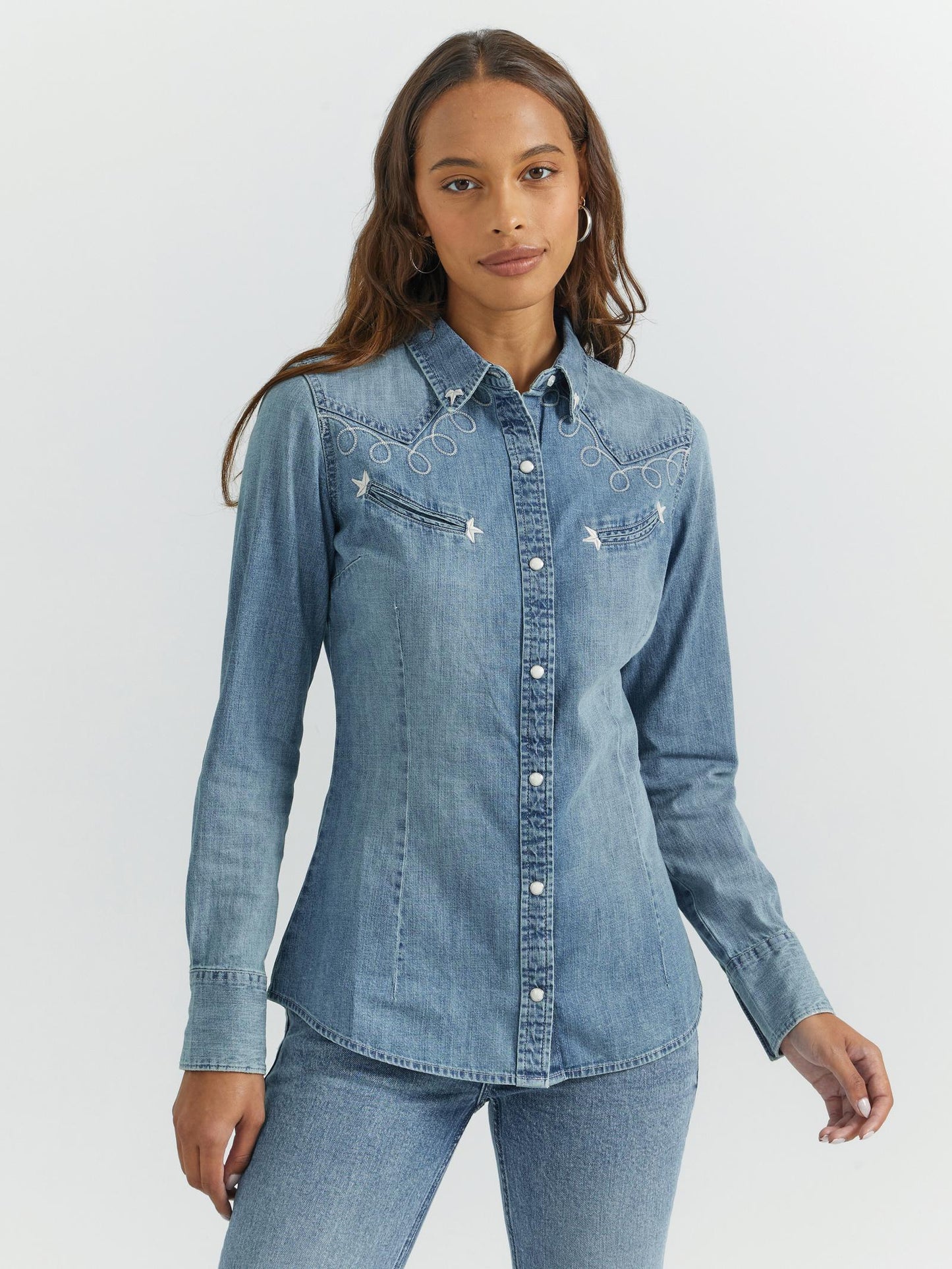 Top Women's SZN (112353124) - Wrangler Retro® Western Vintage Snap Top - Light Wash