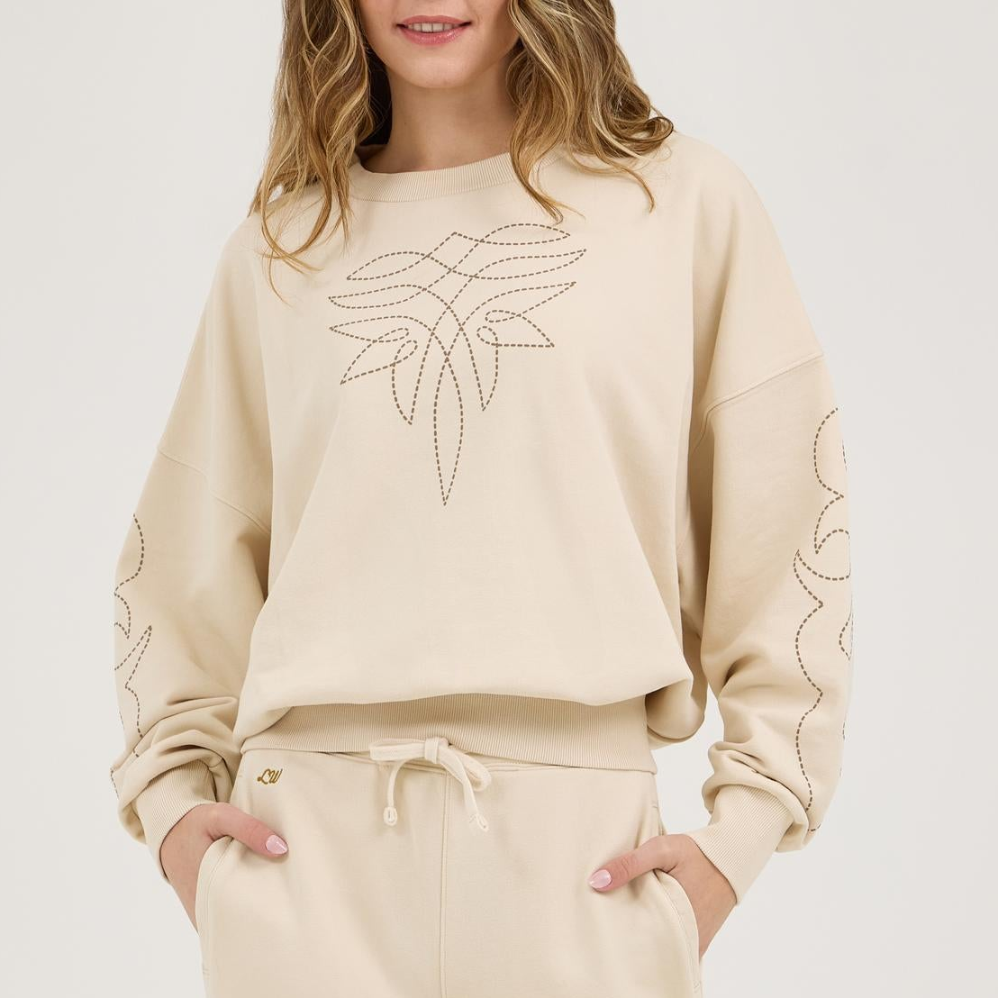 Top Women's SZN-2026 (112375627) - Wrangler® X Lainey Wilson Cowboy Sweatshirt